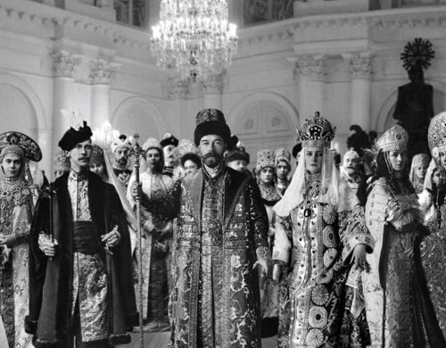 Tsaar ja tsarinna vene rahvuslikes rõivastes 1903. aasta pidustustel