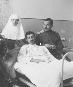 Olga ja Mitya ( voodis)