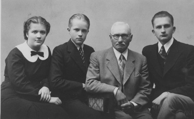 Harku-Järve mõisa ja hobusekasvatuse omanik Jaan Venter perekonnaga. 1930 EFA.712.0.205984
