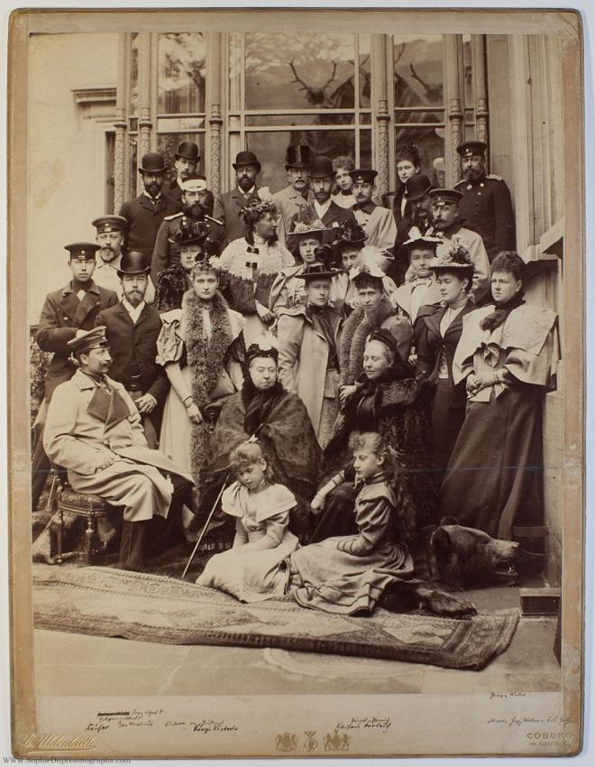 Eduard Uhlenhuti foto 1894 a. tulevasest tsaarist ja tsarinnast koos oma sugulastega, mh kuninganna Victoria