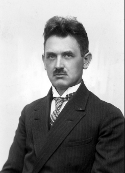 Jaan Roos 1888-1965